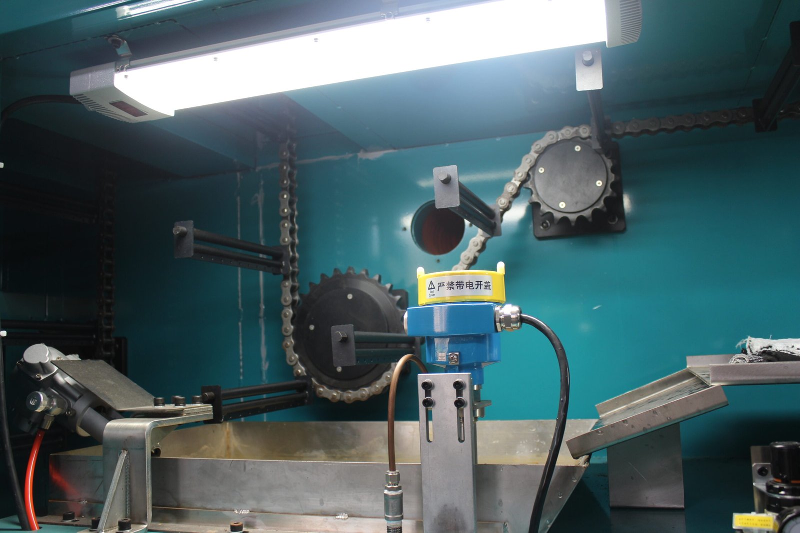 Chain-Type Automatic Glue Dipping Machine 16 Chain-Type Automatic Glue Dipping Machine 16