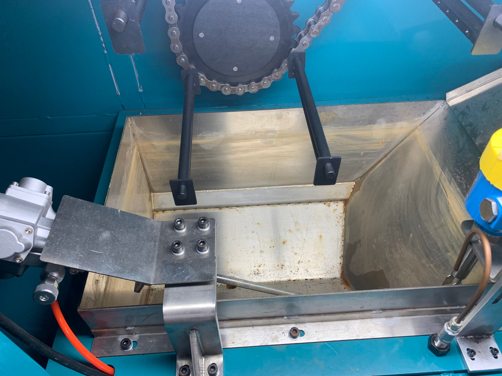 Chain-Type Automatic Glue Dipping Machine 4 Chain-Type Automatic Glue Dipping Machine 4