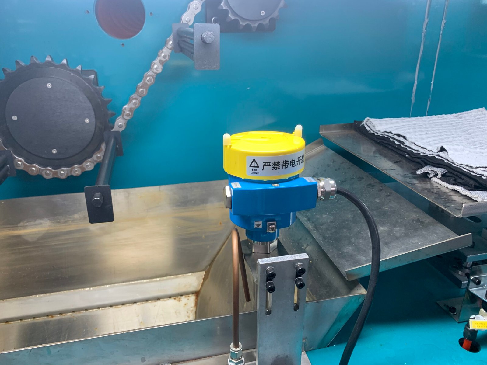 Chain-Type Automatic Glue Dipping Machine 3 Chain-Type Automatic Glue Dipping Machine 3